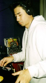 Tim Simenon im April 2001 bei der X-Series-Clubnight in Hamburg