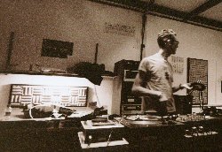 Bigga Bush als Lightning Head am 1.11.02 bei BTTB (Foto: Sensai Soldier)